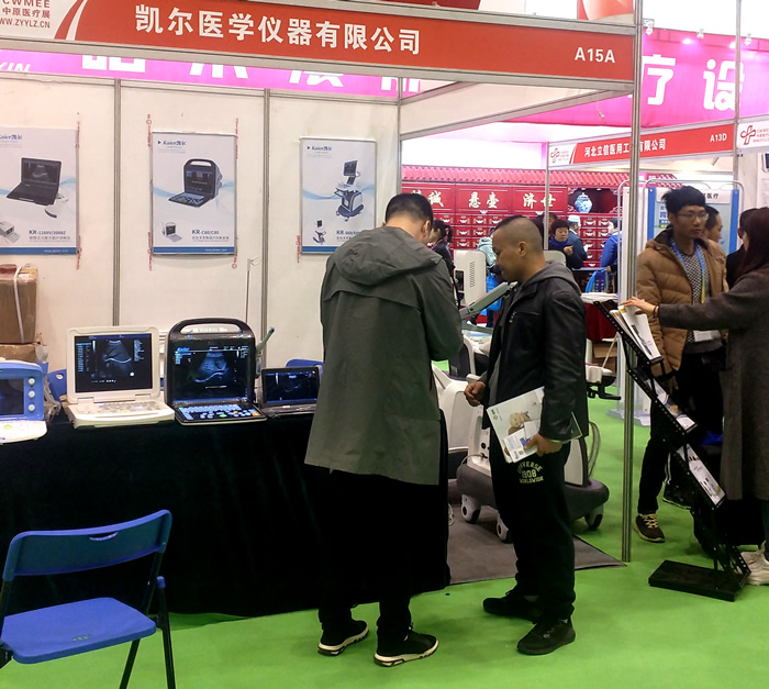 新老客戶前來凱爾展位A15A，蒞臨指導采購洽談機器。